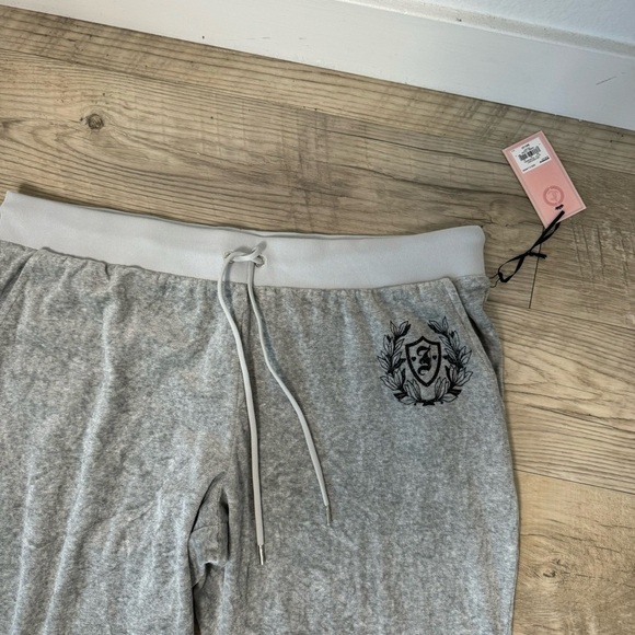 Juicy couture grey velour sweatpants - Picture 2 of 4